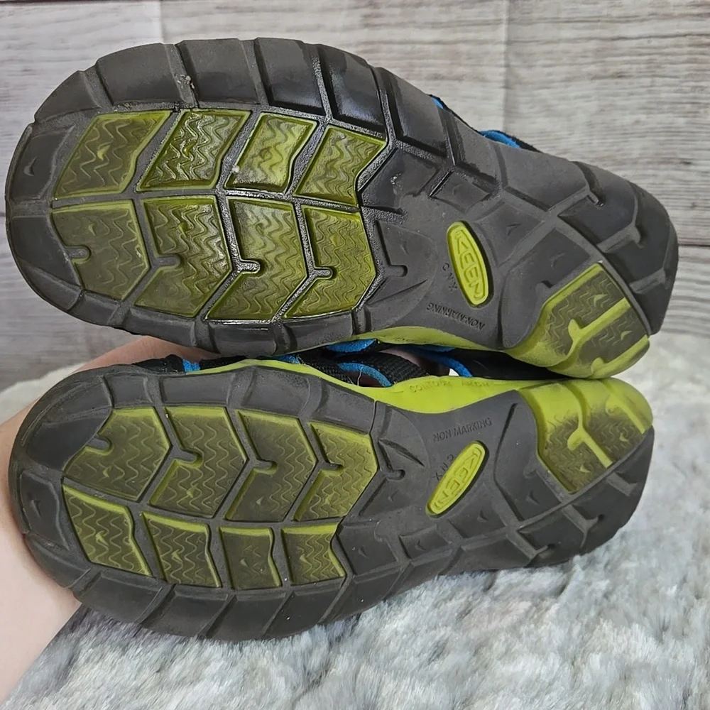 Keen Blue/Black Water Shoes, Kids Size 3, Great Condition